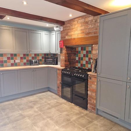 Hereford - Falcon House - Spacious 5 Bedroom House With Games Room - Sleeps 14 Guests - Great Property For Family & Friends Gathering Together - Hosted By Rentmyhouse Экстерьер фото