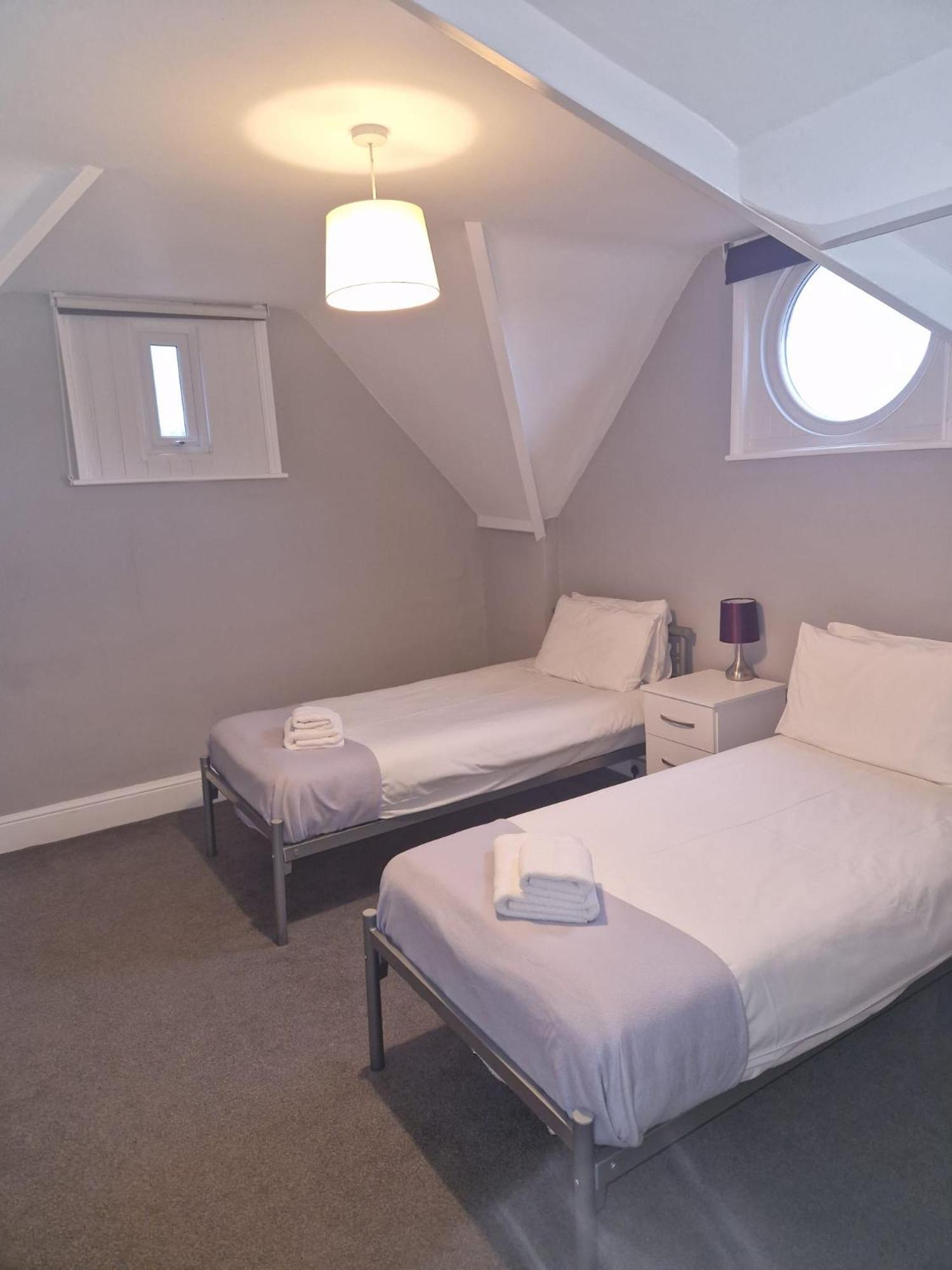 Hereford - Falcon House - Spacious 5 Bedroom House With Games Room - Sleeps 14 Guests - Great Property For Family & Friends Gathering Together - Hosted By Rentmyhouse Экстерьер фото