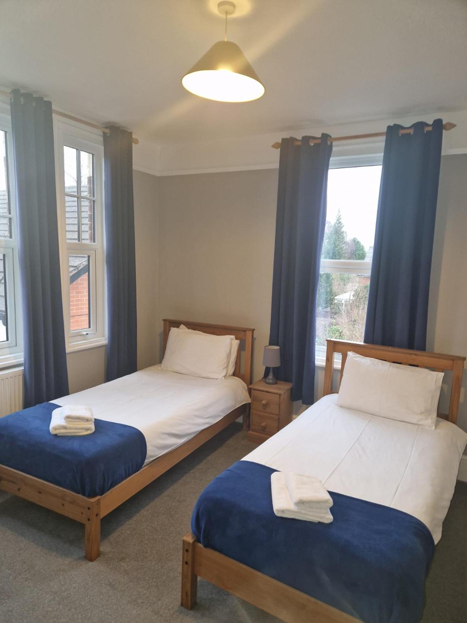 Hereford - Falcon House - Spacious 5 Bedroom House With Games Room - Sleeps 14 Guests - Great Property For Family & Friends Gathering Together - Hosted By Rentmyhouse Экстерьер фото