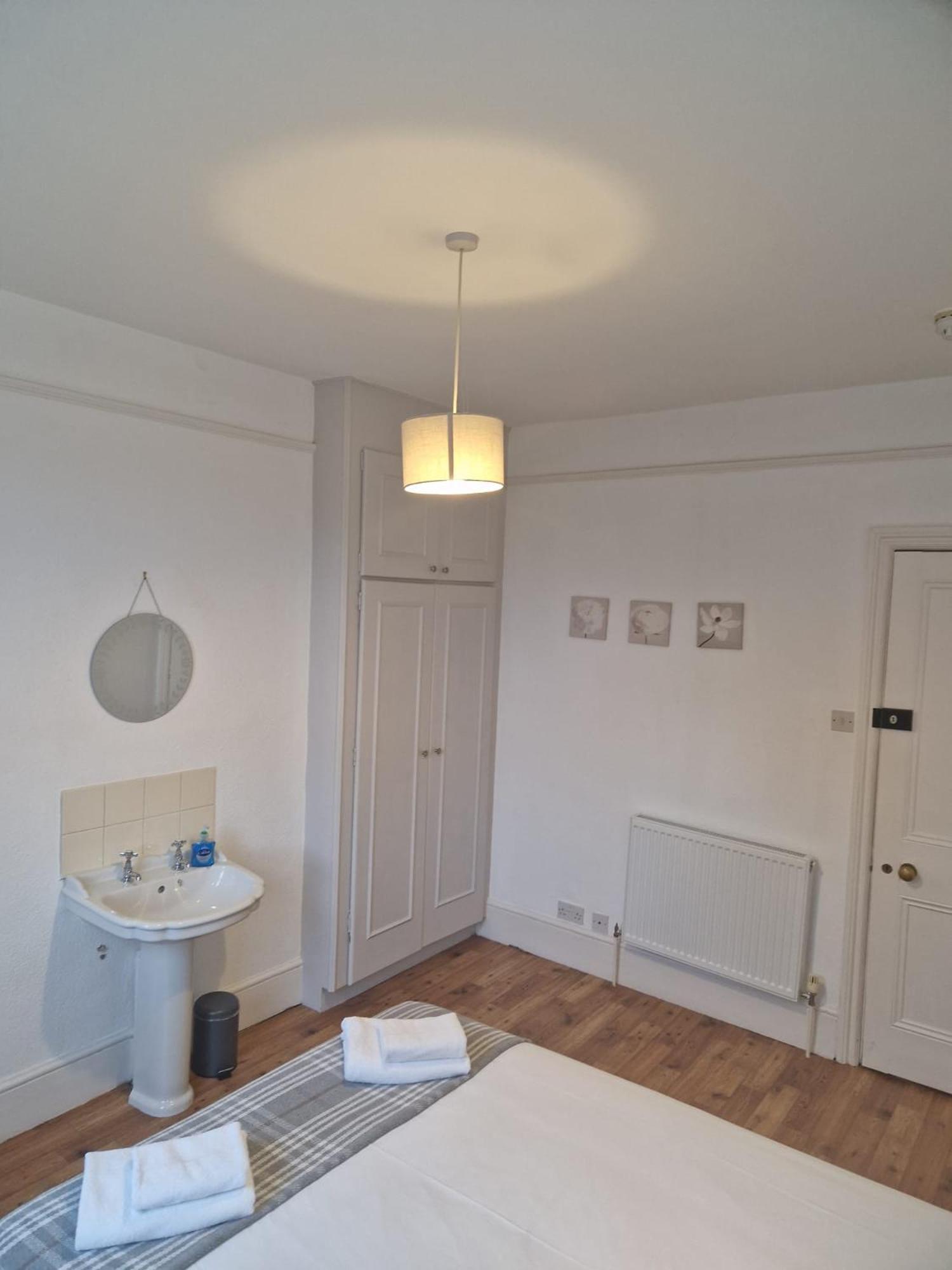Hereford - Falcon House - Spacious 5 Bedroom House With Games Room - Sleeps 14 Guests - Great Property For Family & Friends Gathering Together - Hosted By Rentmyhouse Экстерьер фото