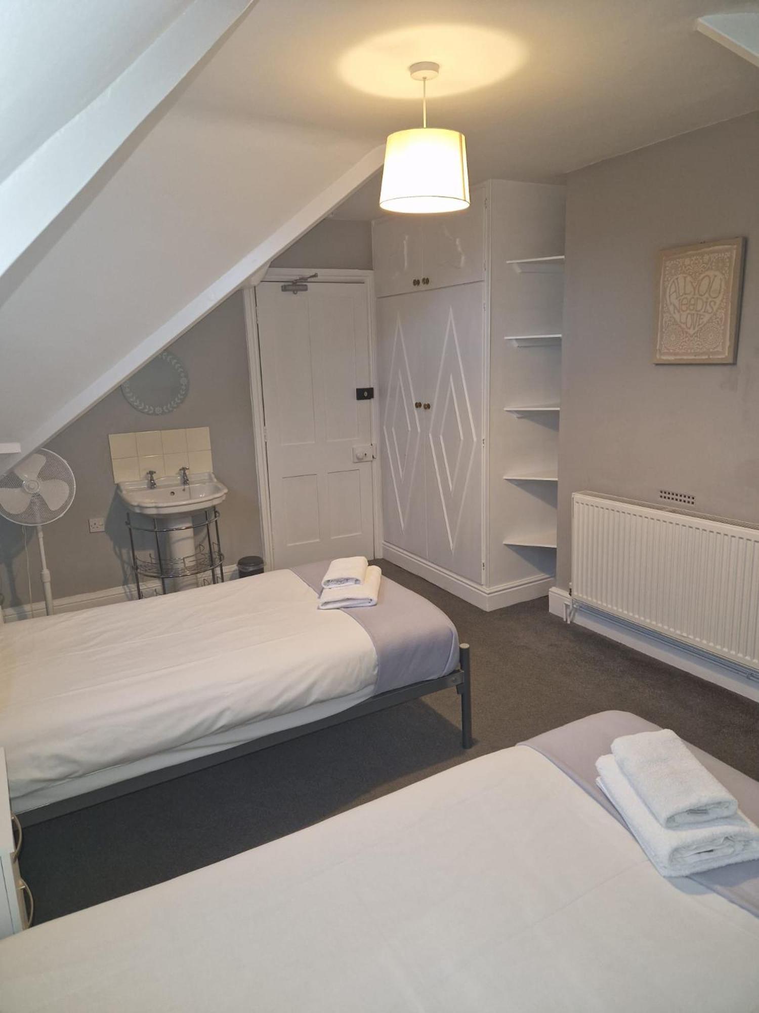 Hereford - Falcon House - Spacious 5 Bedroom House With Games Room - Sleeps 14 Guests - Great Property For Family & Friends Gathering Together - Hosted By Rentmyhouse Экстерьер фото