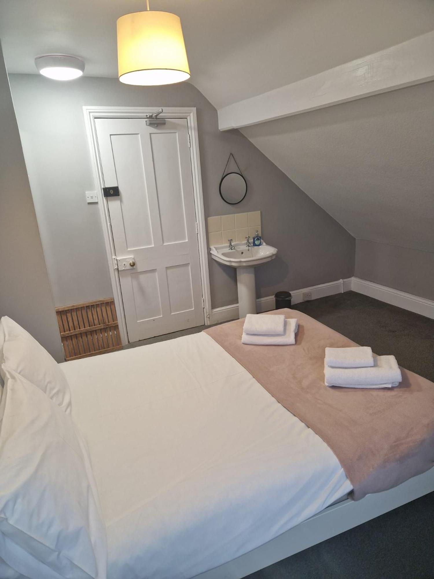 Hereford - Falcon House - Spacious 5 Bedroom House With Games Room - Sleeps 14 Guests - Great Property For Family & Friends Gathering Together - Hosted By Rentmyhouse Экстерьер фото